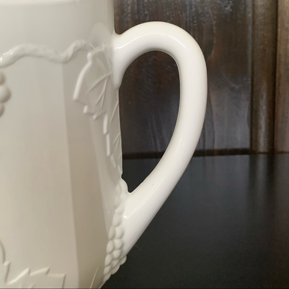 Colony Harvest Milk Glass 72oz. Ice Lip Pitcher - Picture 6 of 13
